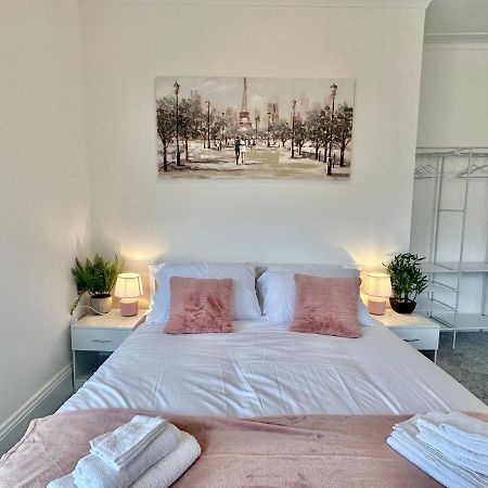 Chic Apartment In Central Bournemouth With Parking Exteriör bild