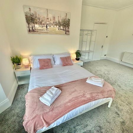 Chic Apartment In Central Bournemouth With Parking Exteriör bild