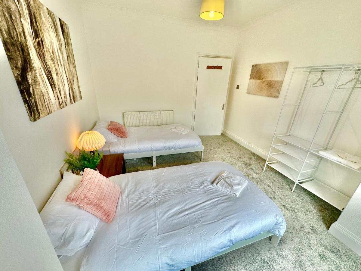 Chic Apartment In Central Bournemouth With Parking Exteriör bild
