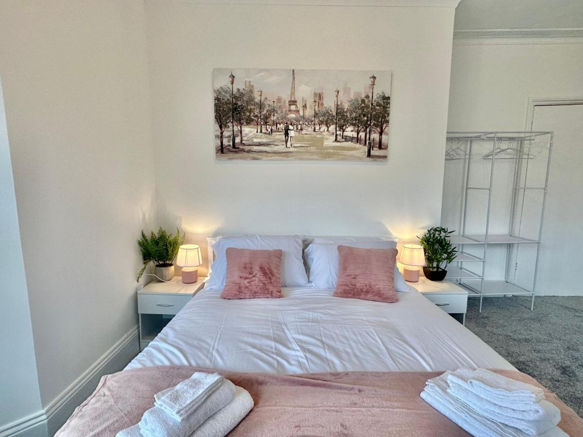 Chic Apartment In Central Bournemouth With Parking Exteriör bild