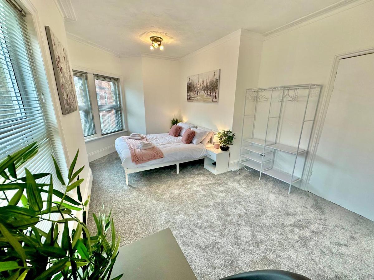 Chic Apartment In Central Bournemouth With Parking Exteriör bild