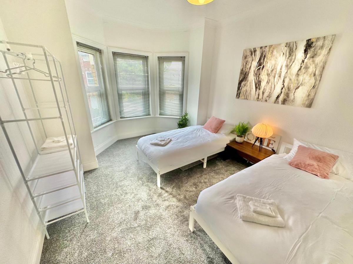 Chic Apartment In Central Bournemouth With Parking Exteriör bild
