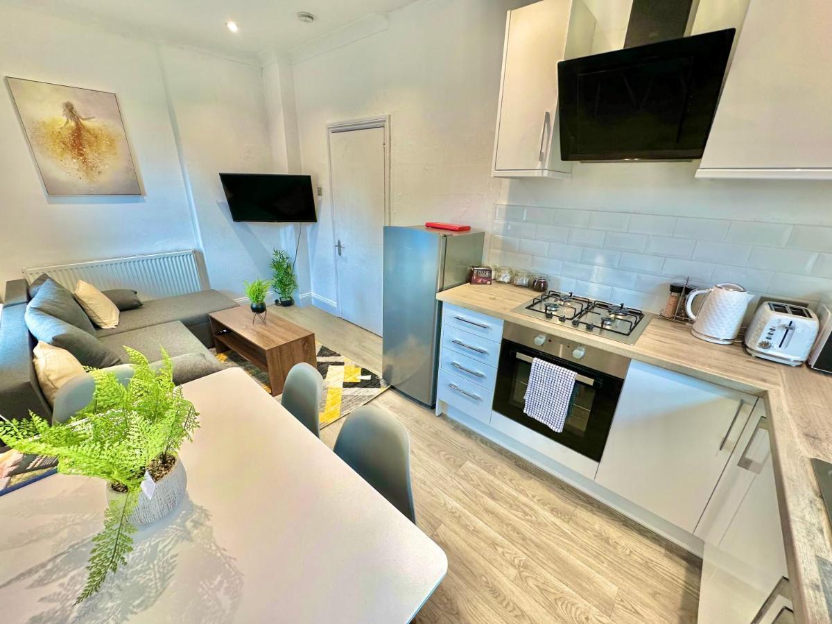 Chic Apartment In Central Bournemouth With Parking Exteriör bild