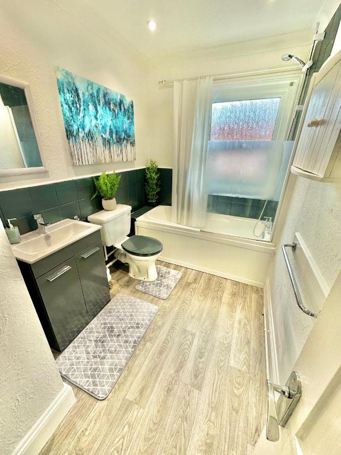 Chic Apartment In Central Bournemouth With Parking Exteriör bild