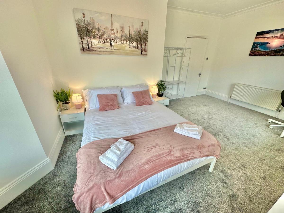 Chic Apartment In Central Bournemouth With Parking Exteriör bild